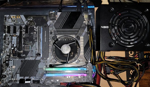 How many watts does the H320M MSI motherboard chipset alone consume?